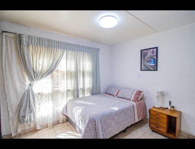 2 BEDROOM TOWNHOUSE FOR SALE IN MULBARTON
